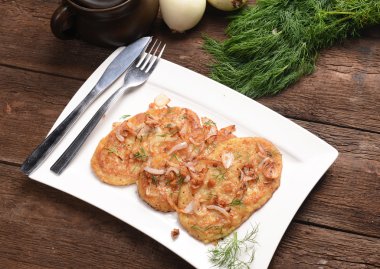 Patates gözlemesi kızarmış soğan ile