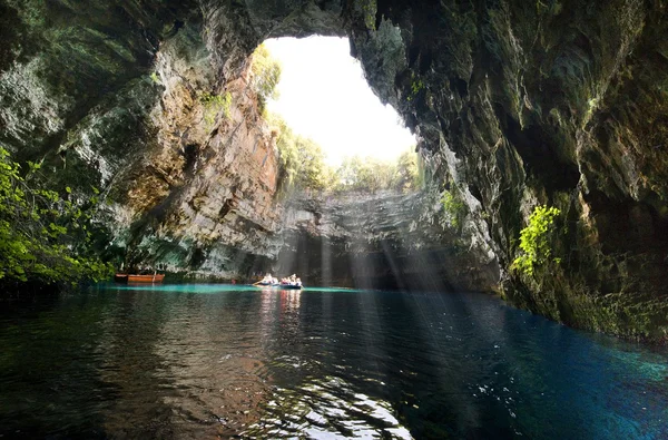 Berömda melissani lake — Stockfoto