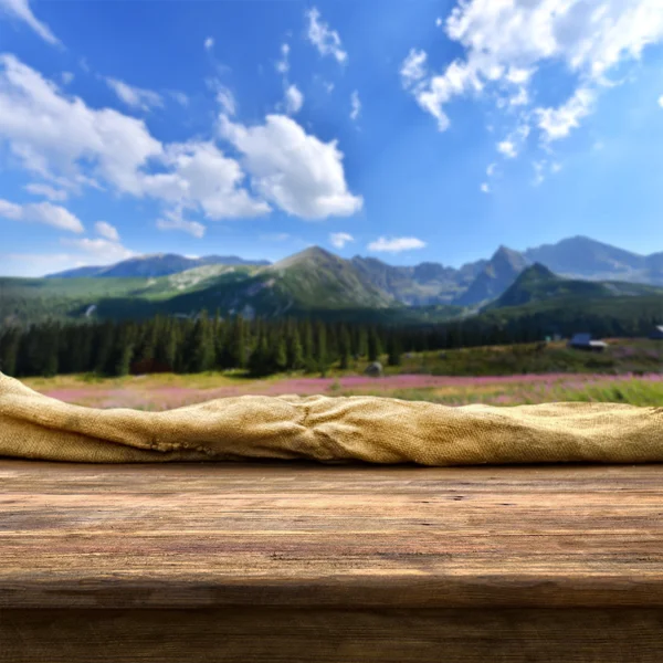 Empty table with mountain background — Stock Photo, Image