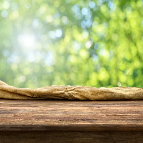 Empty table  with blurred green background — Stock Photo, Image