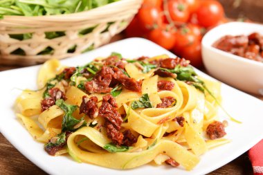 Kuru domates ve roka