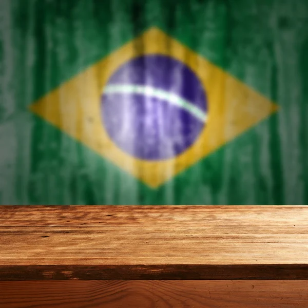 Mesa vacía con bandera brasileña —  Fotos de Stock