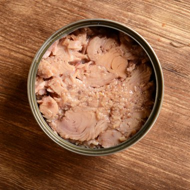 Tuna alüminyum kutu içinde