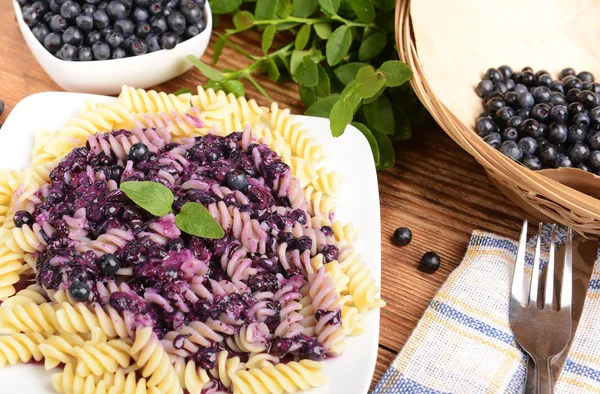 Smakelijke pasta met bessen — Stockfoto