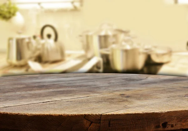 Lege tafel in de keuken — Stockfoto
