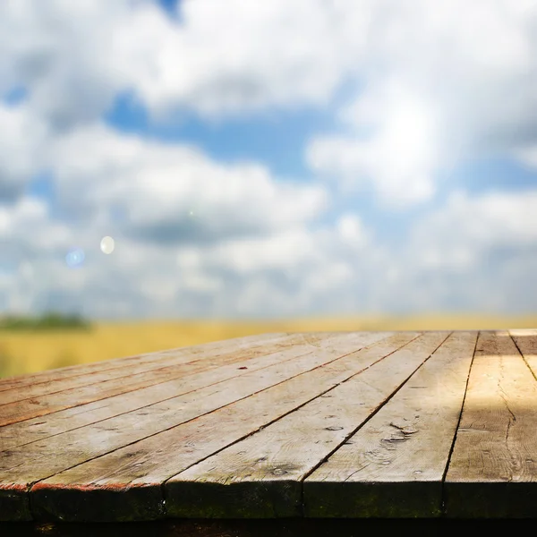 Mesa vacía sobre la naturaleza —  Fotos de Stock