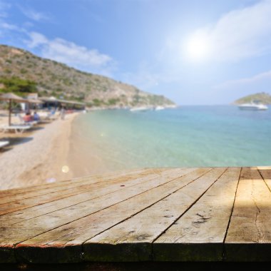 Sahilde boş bir tablo