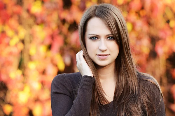 Autumn portrait of beautiful  girl — Stock Photo, Image