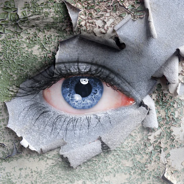 Cracked paint on woman face — Stock Photo, Image