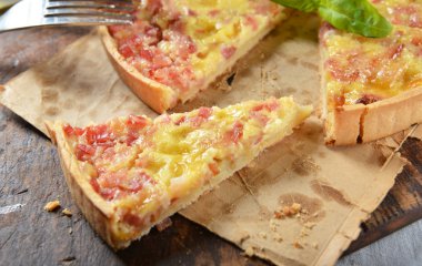 sosis ve peynir ile tart