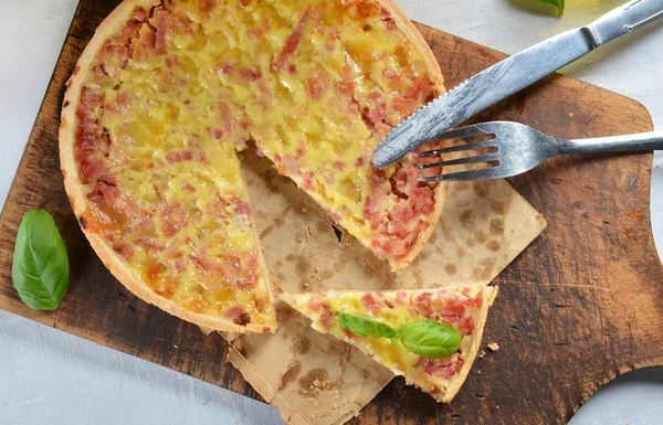 Crostata con pancetta e formaggio — Foto Stock