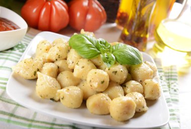 Gnocchi peynir ve domates ile