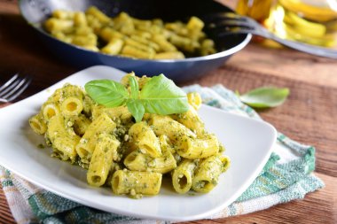 İtalyan pesto makarna