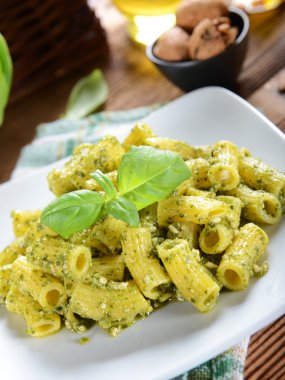 İtalyan pesto makarna