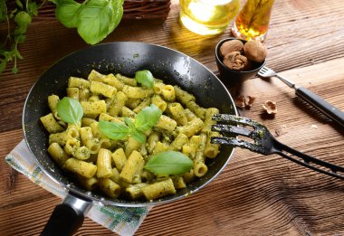 İtalyan pesto makarna