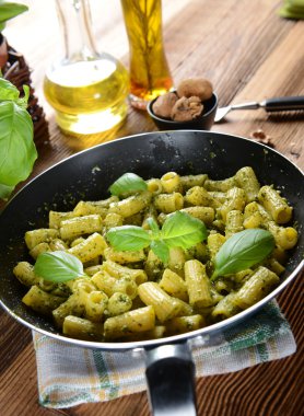 İtalyan pesto makarna