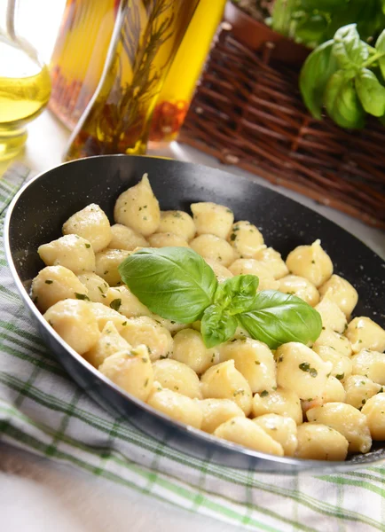 Gnocchi peynir ve domates ile