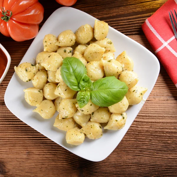 Gnocchi peynir ve domates ile — Stok fotoğraf