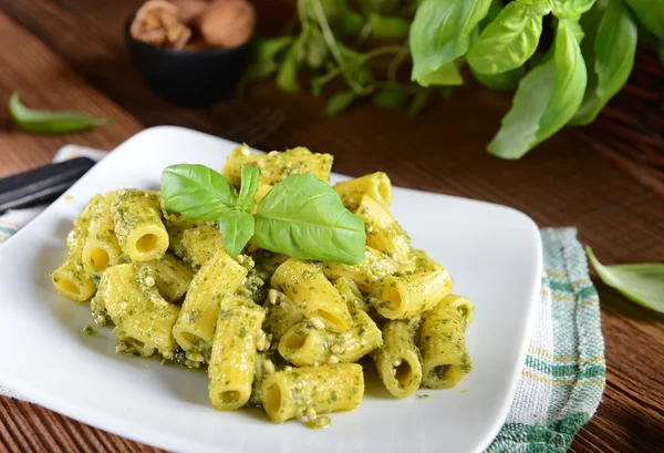 İtalyan pesto makarna