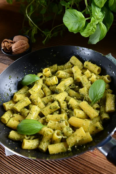 Pasta al pesto italiano — Foto Stock