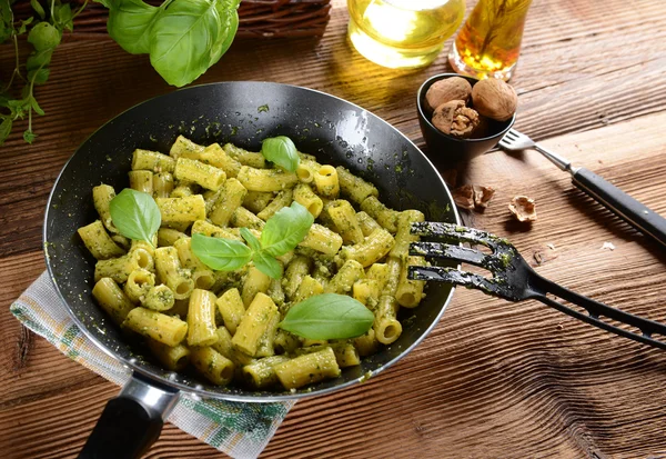İtalyan pesto makarna