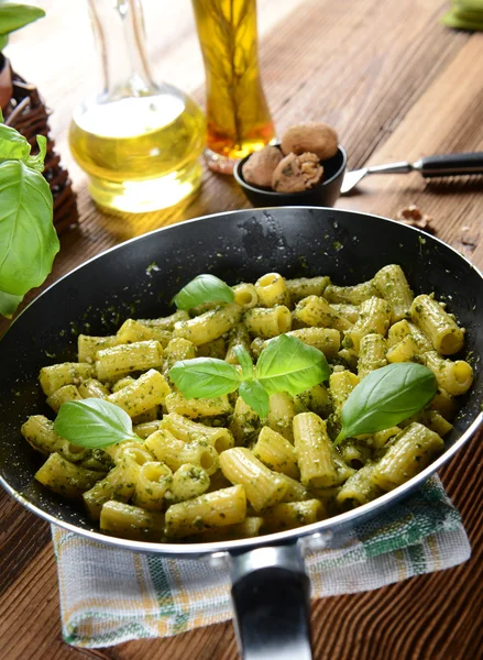 İtalyan pesto makarna