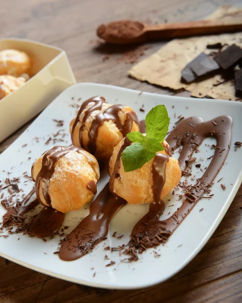 Profiteroles - sobremesa italiana — Fotografia de Stock