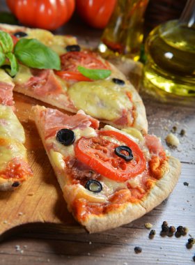 Ev yapımı Lezzetli Pizza