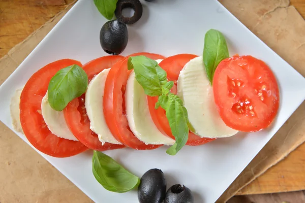 Klasik caprese salatası — Stok fotoğraf