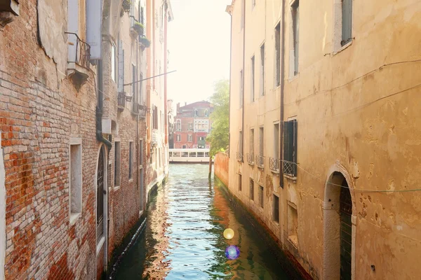 ヴェネツィアの歴史的な古い運河 — ストック写真