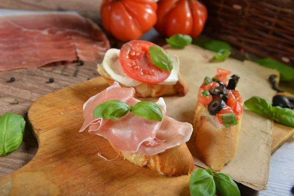 Smakelijke Italiaanse voorgerechten — Stockfoto