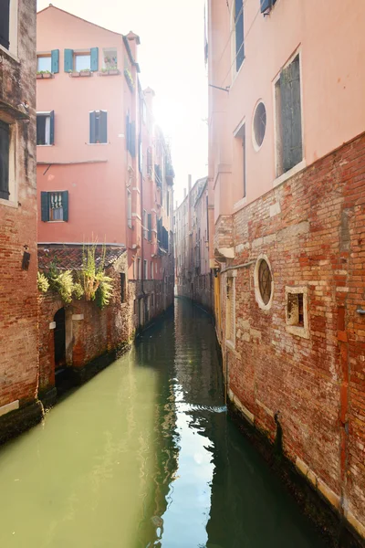 Historische oude kanaal in Venetië — Stockfoto