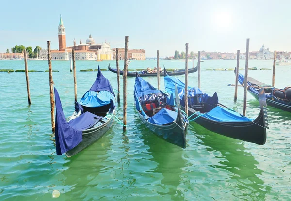 Gondole parcheggiate a Venezia — Foto Stock