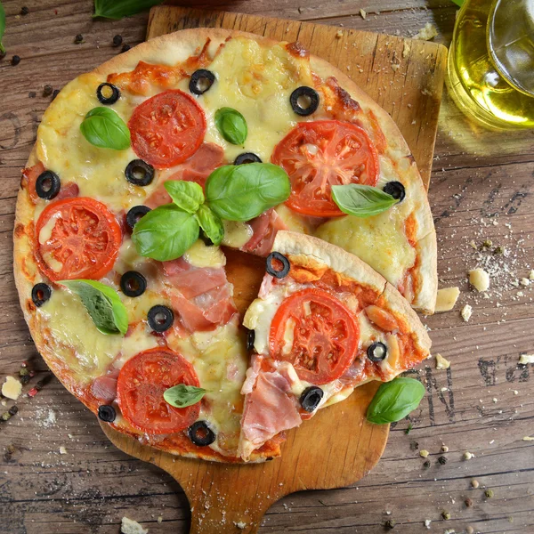 Zelfgemaakte lekkere pizza 's — Stockfoto