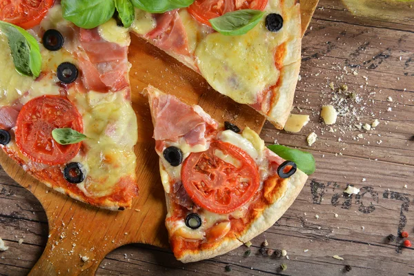Zelfgemaakte lekkere pizza 's — Stockfoto