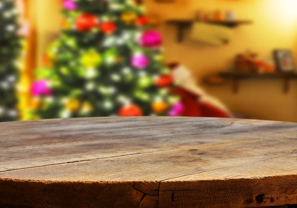 Boş tablo bulanık Noel ağacı ile — Stok fotoğraf