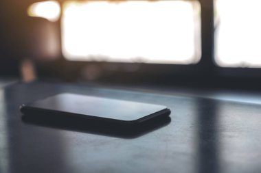 Masada tek bir cep telefonu var. 