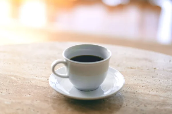 Una Taza Blanca Café Caliente Mesa —  Fotos de Stock