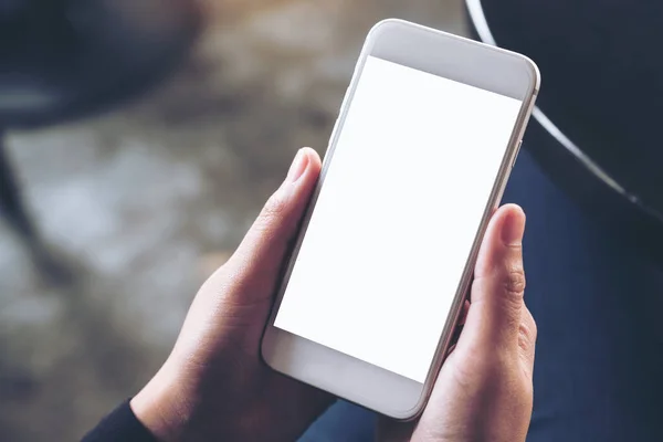 Imagen Burlona Manos Sosteniendo Teléfono Móvil Blanco Con Pantalla Escritorio — Foto de Stock