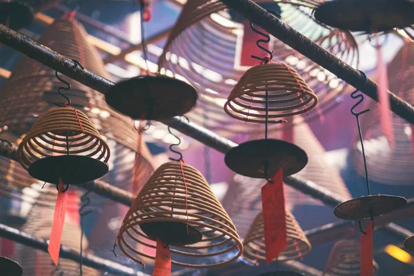 Närbild Spiralincenses Hängande Från Taket Kinesiska Templet — Stockfoto