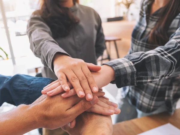 Zakenman Zet Hun Handen Elkaar Vergadering — Stockfoto