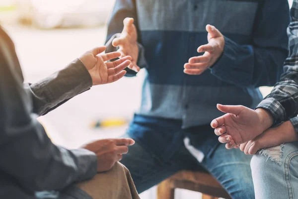 Mensen Die Samen Zitten Praten — Stockfoto