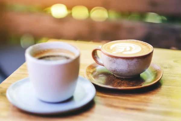 Imagen Primer Plano Dos Tazas Café Latte Caliente Café Americano — Foto de Stock