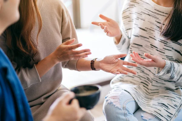 Mensen Die Samen Zitten Praten — Stockfoto