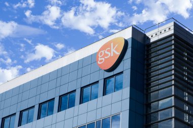 Poznan, Polonya - 28 Ekim 2020: Poznan 'daki Glaxosmithkline merkez binası. Yük. GaxoSmithKline ayrıca GSK olarak da bilinen bir İngiliz ilaç şirketidir..