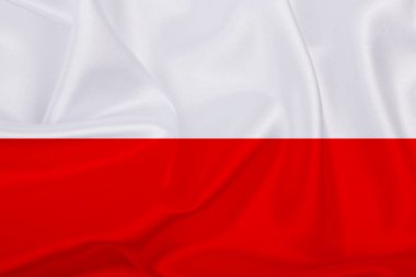 Polonya bayrağı, Polonya kumaş desenli bayrağı. Polonya bayrağı rüzgarda dalgalanıyor. Polonya bayrağının rüzgarda dalgalanması, resmi 8x5 çerçeve oranı.
