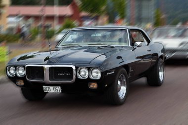 Rattvik, İsveç - 27 Temmuz 2013: Klasik Araba Haftası Rttvik - Black Pontiac Trans Am Firebird Front View