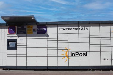 Poznan, Polonya - 21 Mart 2021: Allegro ağının posta kutusu