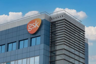 Polonya, Poznan - 15 Haziran 2021: Poznan, Polonya 'daki GlaxoSmithKline ofis binası. GlaxoSmithKline aynı zamanda GSK olarak da bilinen bir İngiliz ilaç şirketidir..