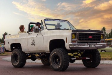 Rattvik, İsveç - 27 Temmuz 2013: Klasik Araba Haftası Rttvik - Chevrolet Blazer 4x4, retro off-road kamyonu.